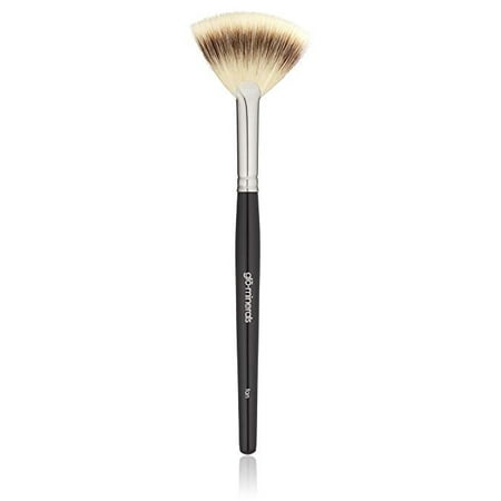 Glo Skin Beauty Brush - Fan Highlighter