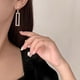 thumbnail image 4 of Pendientes de mujer con hebilla de perlas Pendientes colgantes de mujer Pendientes de perlas de imitación blancas chapadas en oro moda, 4 of 5