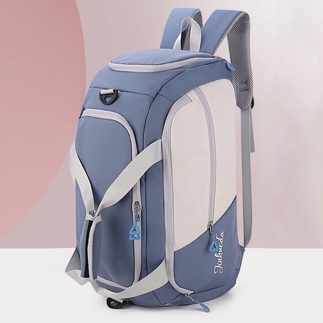 bolsa de viaje de doble hombro bolso de hombro de lujo para mujer para hombre maleta con ruedas bolsas de gran capacidad (azul) 3/4 frontal de mochila blanda azul niebla con paneles beige, cremallera superior, bolsillos laterales verticales con cierre, correa frontal blanca cruzada y asas acolchadas; tela Oxford resistente al agua, correas dobles ocultables y compartimento independiente para zapatos, también adecuada como maletín de viaje.
