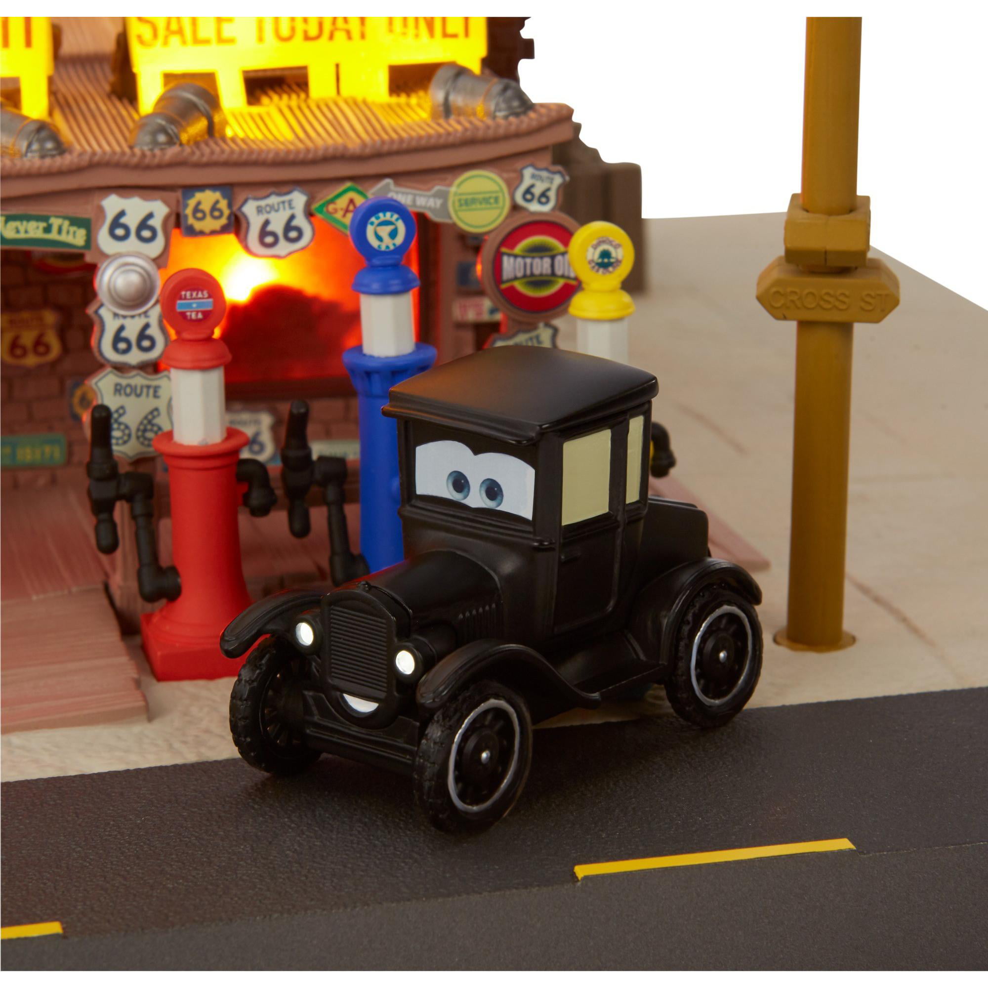 Disney Pixar Cars Mini Adventures Radiator Springs Lizzie /& Red Car Set