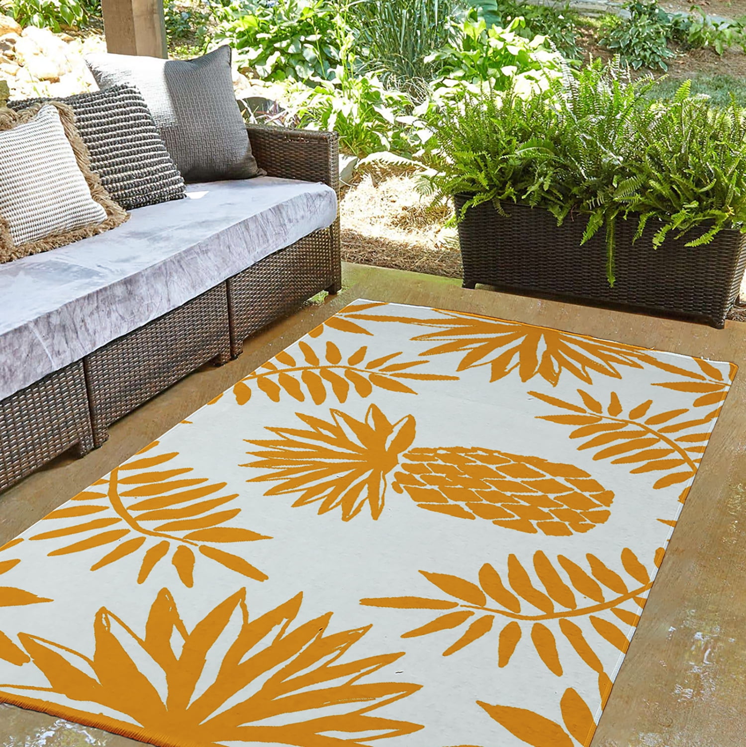 Simply Daisy 3' x 5' Mango Pineapple Leaves Spring Chenille Indoor/Outdoor Rug