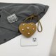 thumbnail image 3 of Bolso Cuerpo Cruzado para Mujeres en Forma Cartera Cuero Con Tachuelas PU Corazón, 3 of 9