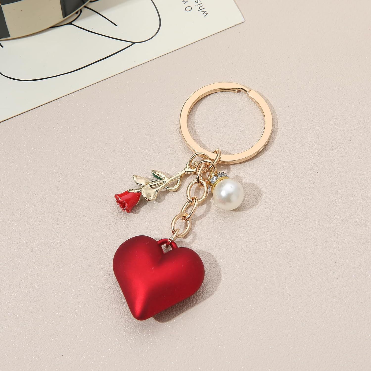 20 Pcs Red Heart and Rose Keychains Alloy Charm Key Rings Decorative Bag Accessories Romantic Gift Set for Couples Friends Event Favors Easter Gift Exchange