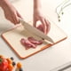 thumbnail image 4 of Tabla de Corte de Plástico, Tabla de Picar con Borde Antideslizante, Superficie de Corte para Cocina con Tamaño de 32x22cm para Preparación de Alimentos, Corte de Verduras, Frutas y Carnes., 4 of 6