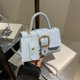 thumbnail image 3 of La tendencia popular de este año en bolsos cuadrados pequeños de color caramelo es un nuevo estilo, un bolso de mano retro simple y elegante, un bolso bandolera versátil., 3 of 5