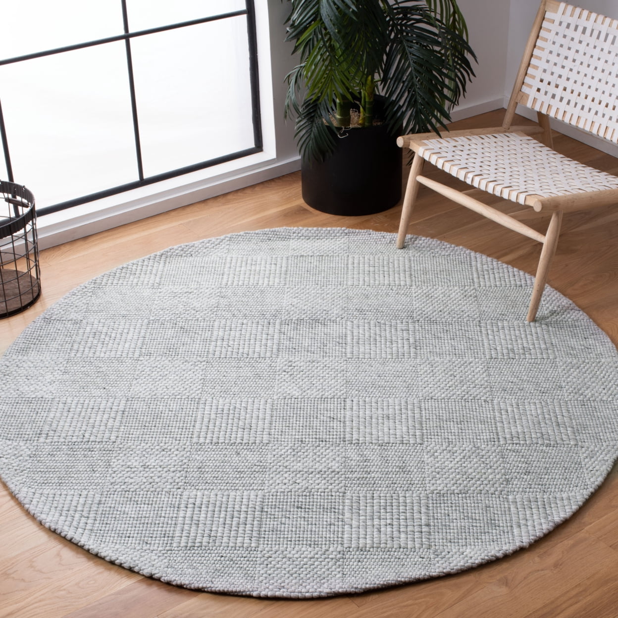 SAFAVIEH Marbella Easton Checkered Area Rug, Light Grey, 6' x 6' Round