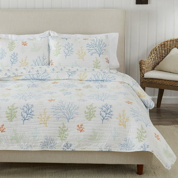 Great Bay Home Coral Pattern Reversible Reversible Quilt Set With Shams