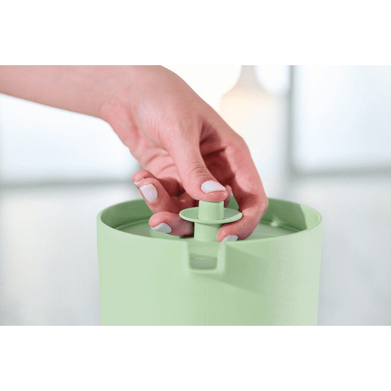 Tupperware Heritage 1 Gallon Plastic Pitcher with Lid, Mint Green