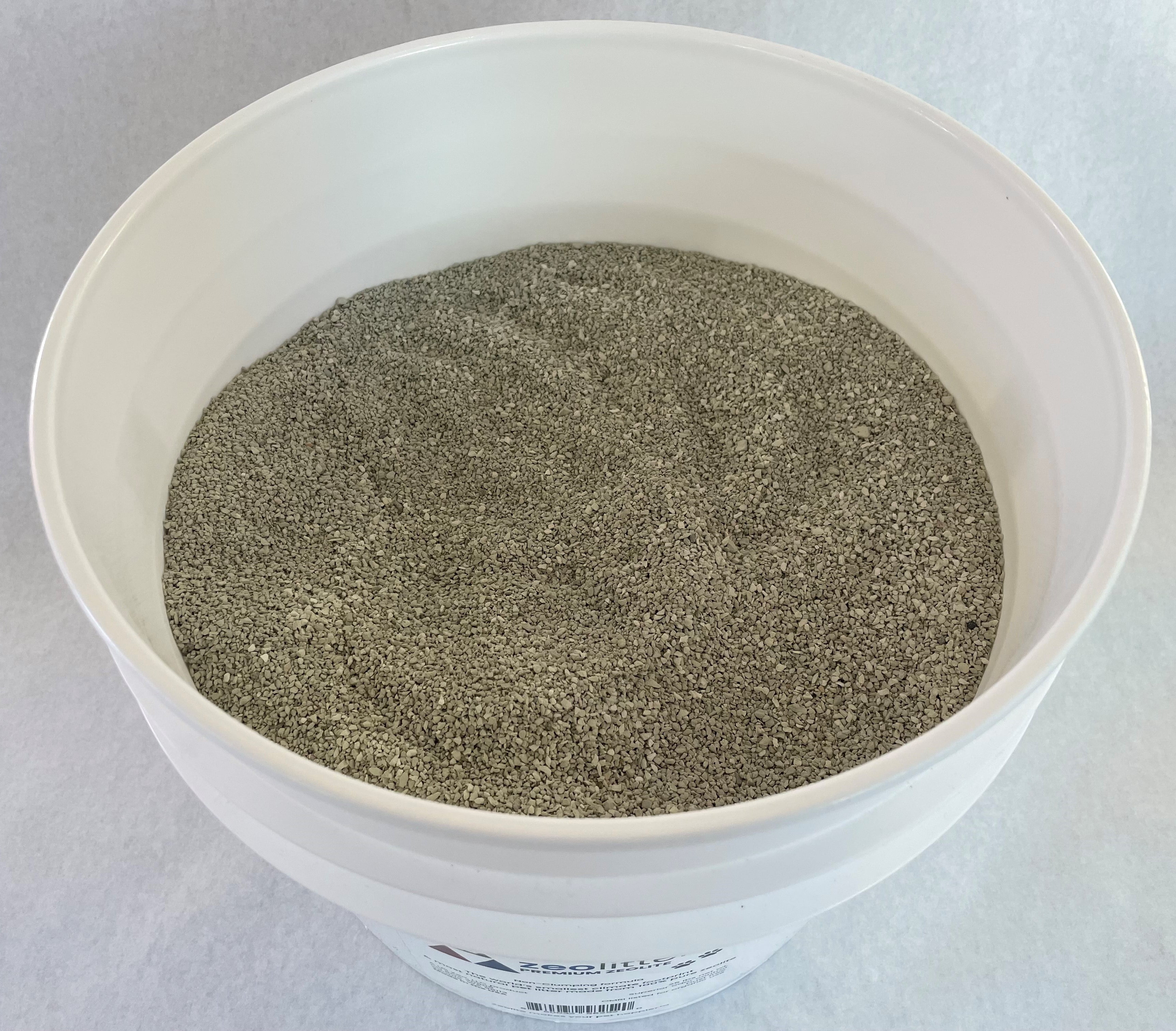 Zeow Non-Clumping, Organic, All-Natural Zeolite, Low Dust Cat Litter, 25 lb Pail
