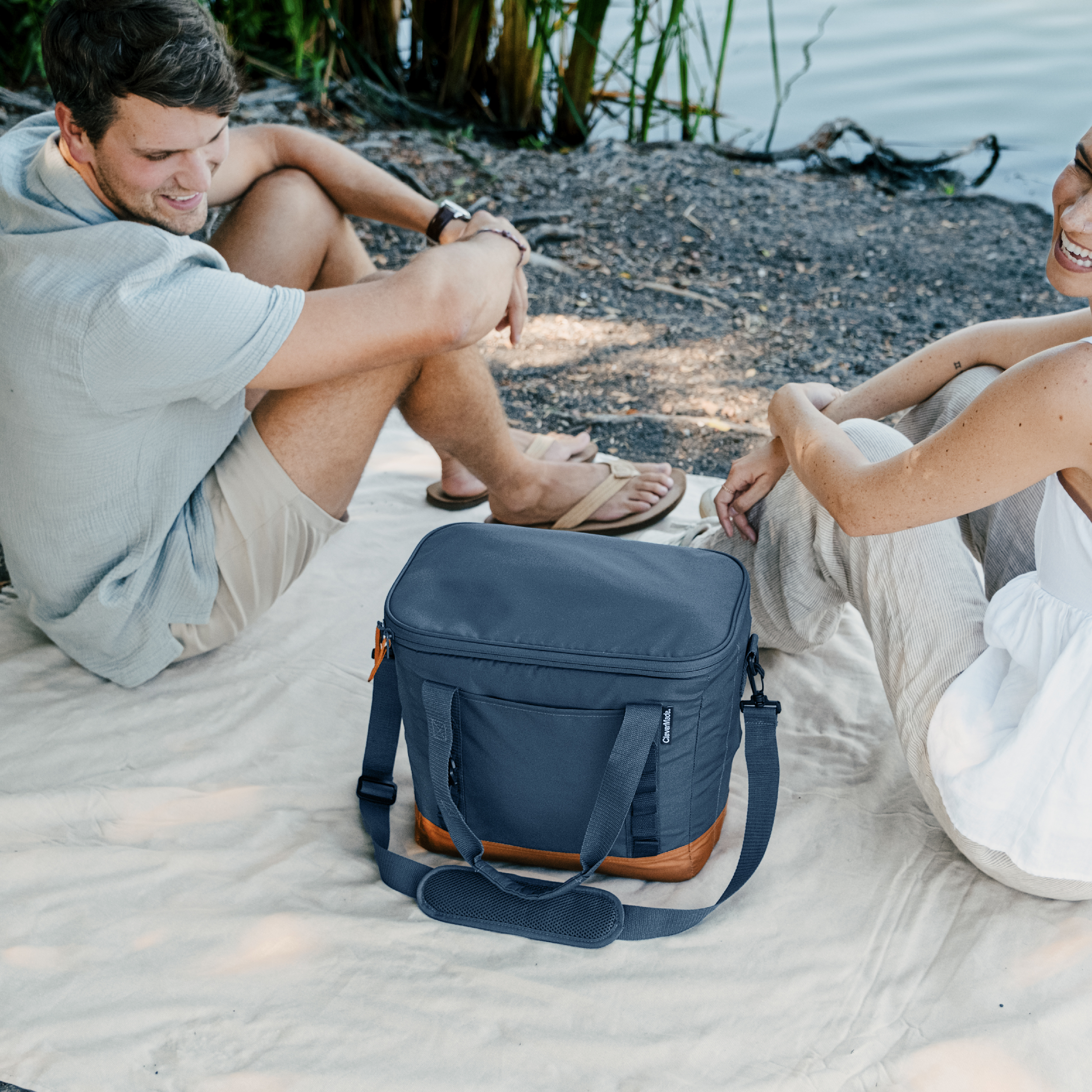 CleverMade Tahoe 30-Can Foldable Cooler Bag, Ocean Blue photo 7