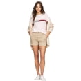 thumbnail image 2 of Camiseta Tommy Hilfiger de corte regular con bandera bordada para mujer, 2 of 5