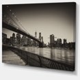 thumbnail image 2 of Monument Célèbre du Pont de Brooklyn, 2 of 3