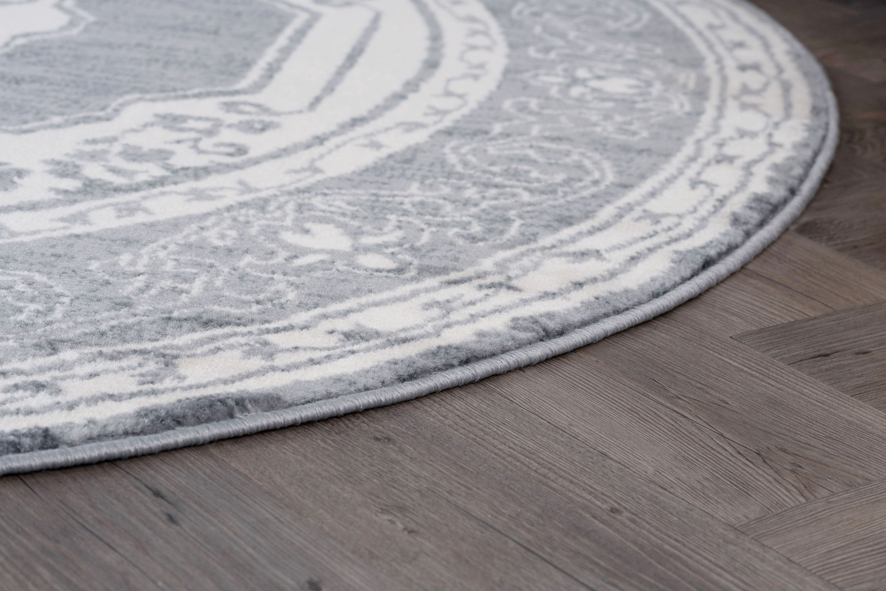 Madison Traditional 8' Round Cream and Gray Polypropylene Indoor Area Rug