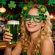 thumbnail image 4 of Gafas de Sol Verdes con Tréboles Del Día de San Patricio, Montura Festiva para Fotos y Celebraciones., 4 of 6
