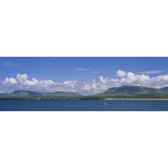 Vue Grand angle d'Un Voilier, Baie de Donégal, République d'Irlande Affiche (18 x 6)