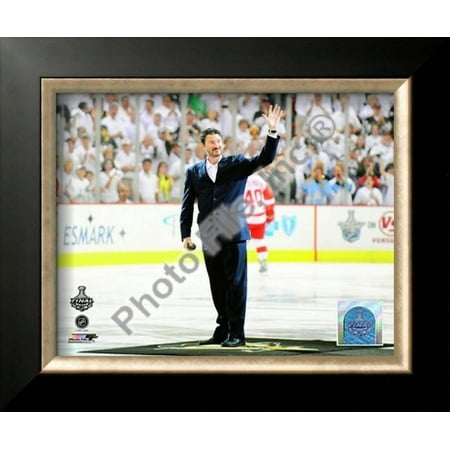 Mario Lemieux Autographed Puck Mario Lemieux Ceremonial Puck Drop Game Three of t... Framed Photographic Print Wall Art ()