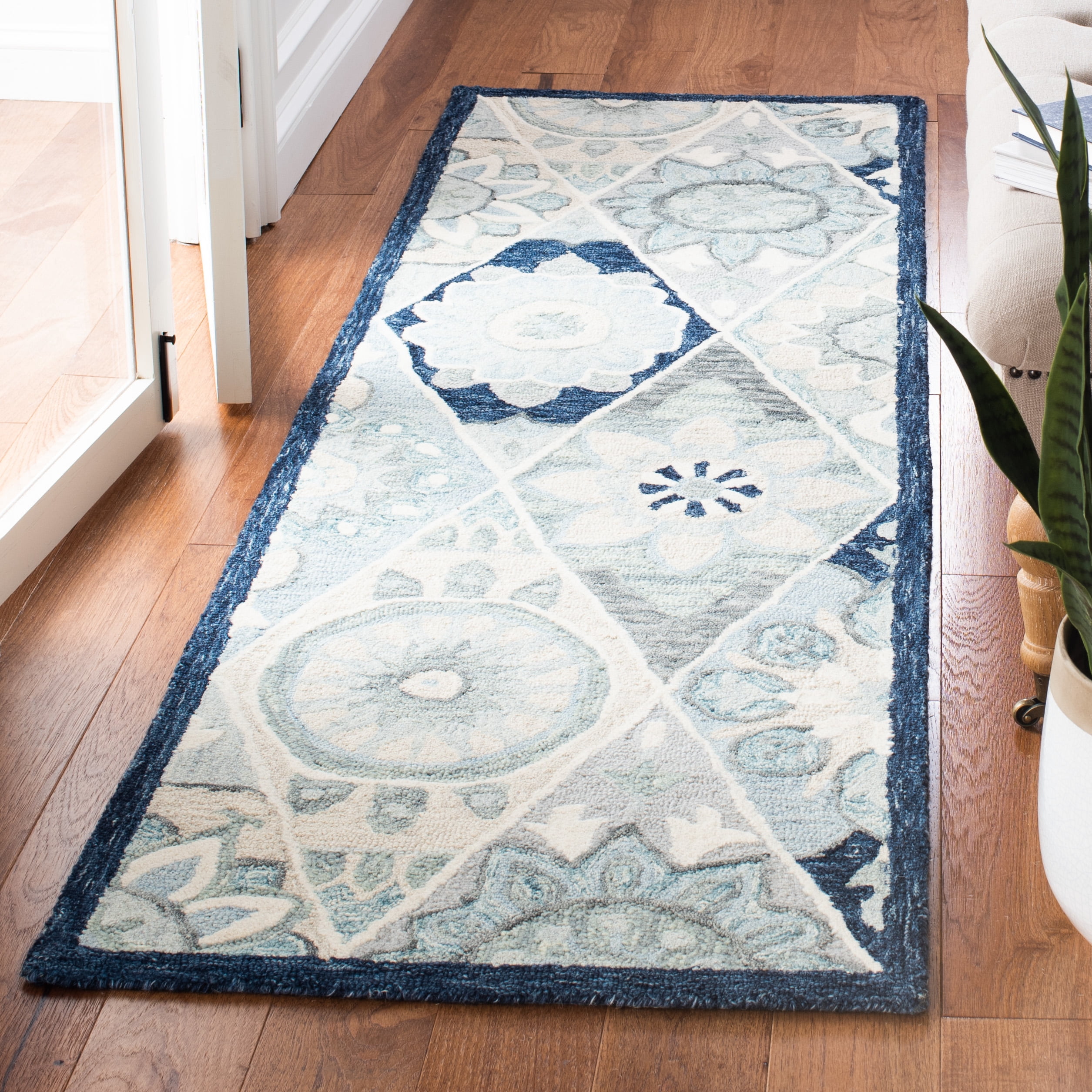 SAFAVIEH Suzani Mckenzie Abstract Runner Rug, Blue/Ivory, 2'3" x 8'