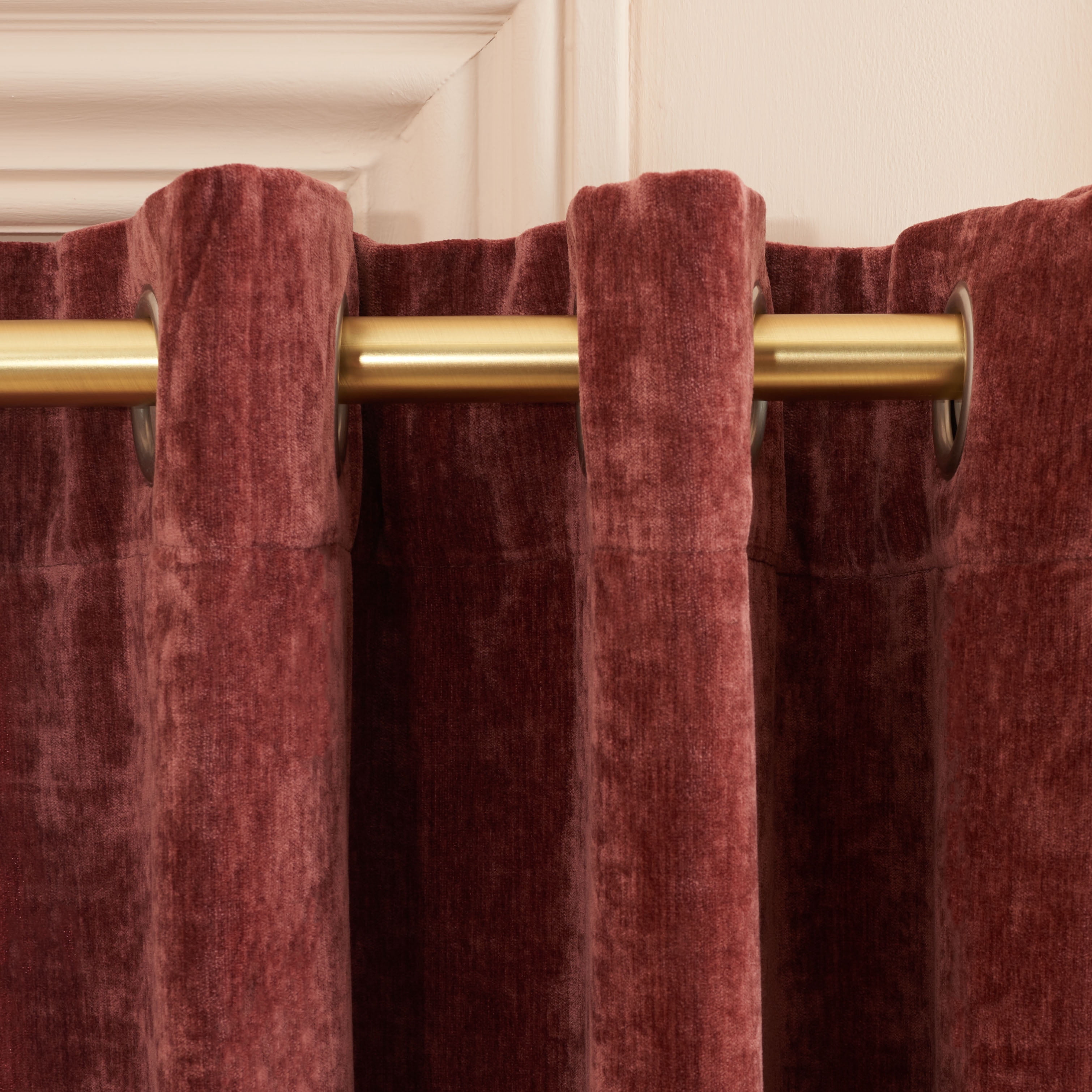 SAFAVIEH Voleria Contemporary Rust Solid Grommet Blackout Curtains, 52" x 96"