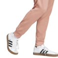 thumbnail image 3 of Pantalones adidas Essentials Feel Cozy de forro polar para hombre, color blanco y arcilla cálida, 3 of 4