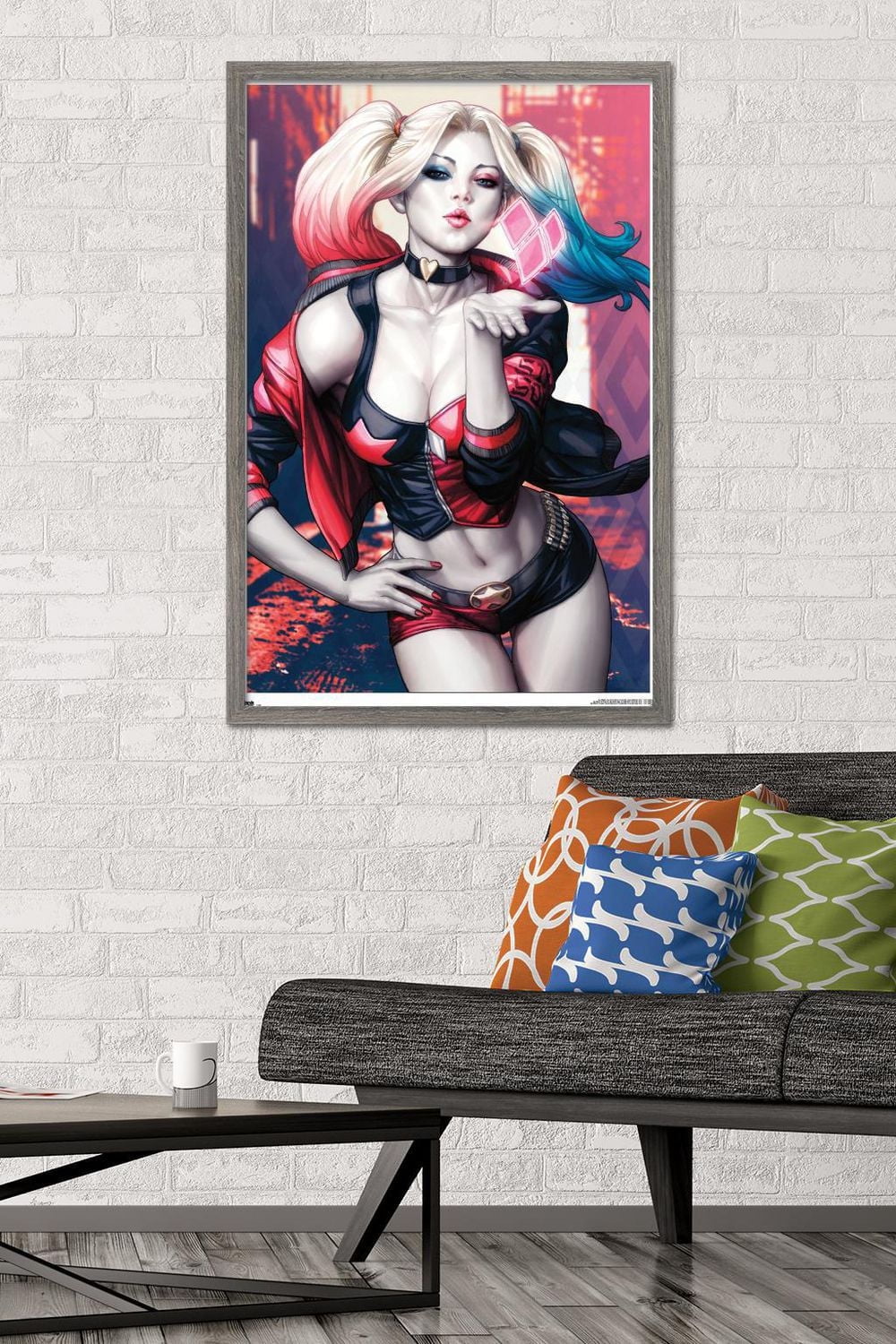 DC Comics - Harley Quinn - Kiss Wall Poster, 14.725" x 22.375"