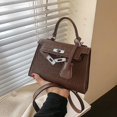 thumbnail image 1 of Bolso de hombro Influencer Pop Bolsos Mujer Simple Todo-fósforo Kelly Bolso Moda Bolso de hombro negro / Marrón / kaili Sencillez, 1 of 5