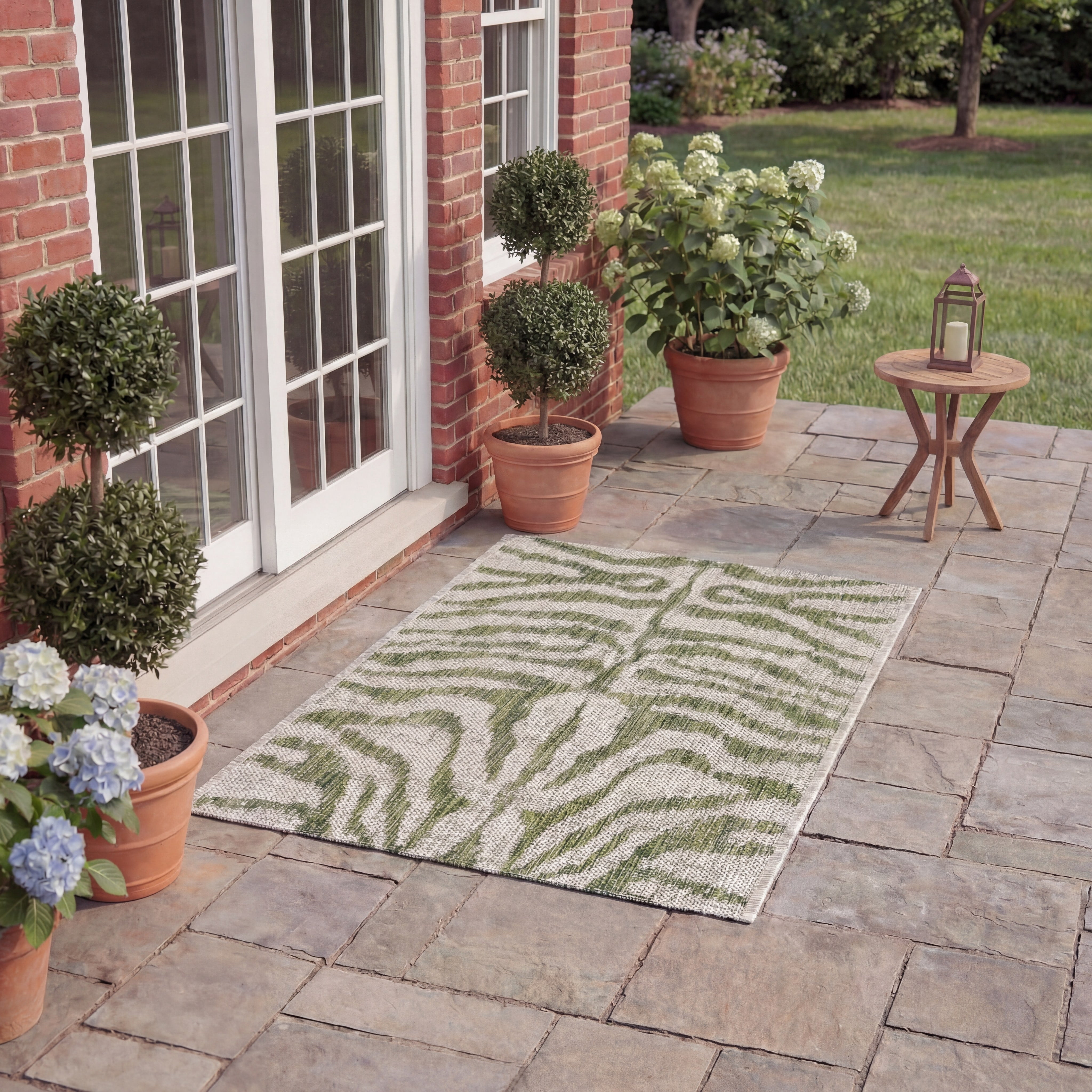 SAFAVIEH Courtyard Gerald Animal Indoor/Outdoor Area Rug, Grey/Green, 2'7" x 5'