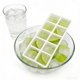thumbnail image 4 of Bandeja de Silicona Tipo Prensa con Fondo Blando y Tapa | Bandeja para Congelador de 8 Cavidades para Paletas Heladas y Almacenamiento de Alimentos | Organizador de Cocina Apilable para Bebidas, Cóct, 4 of 5