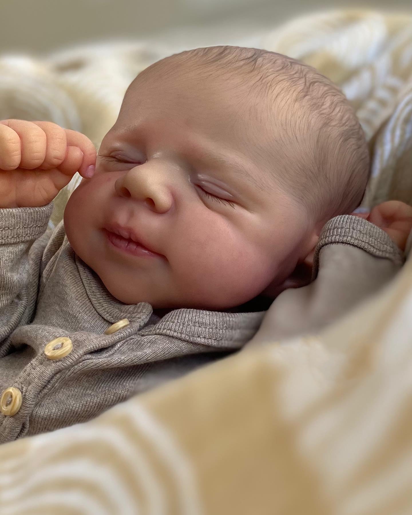 Realistic Reborn Baby Dolls-18-inches Poseable Sleeping Real Life Baby Dolls Soft Cloth Body Handmade Real Life Baby with Box Gifts for 3+ Years Old Kids