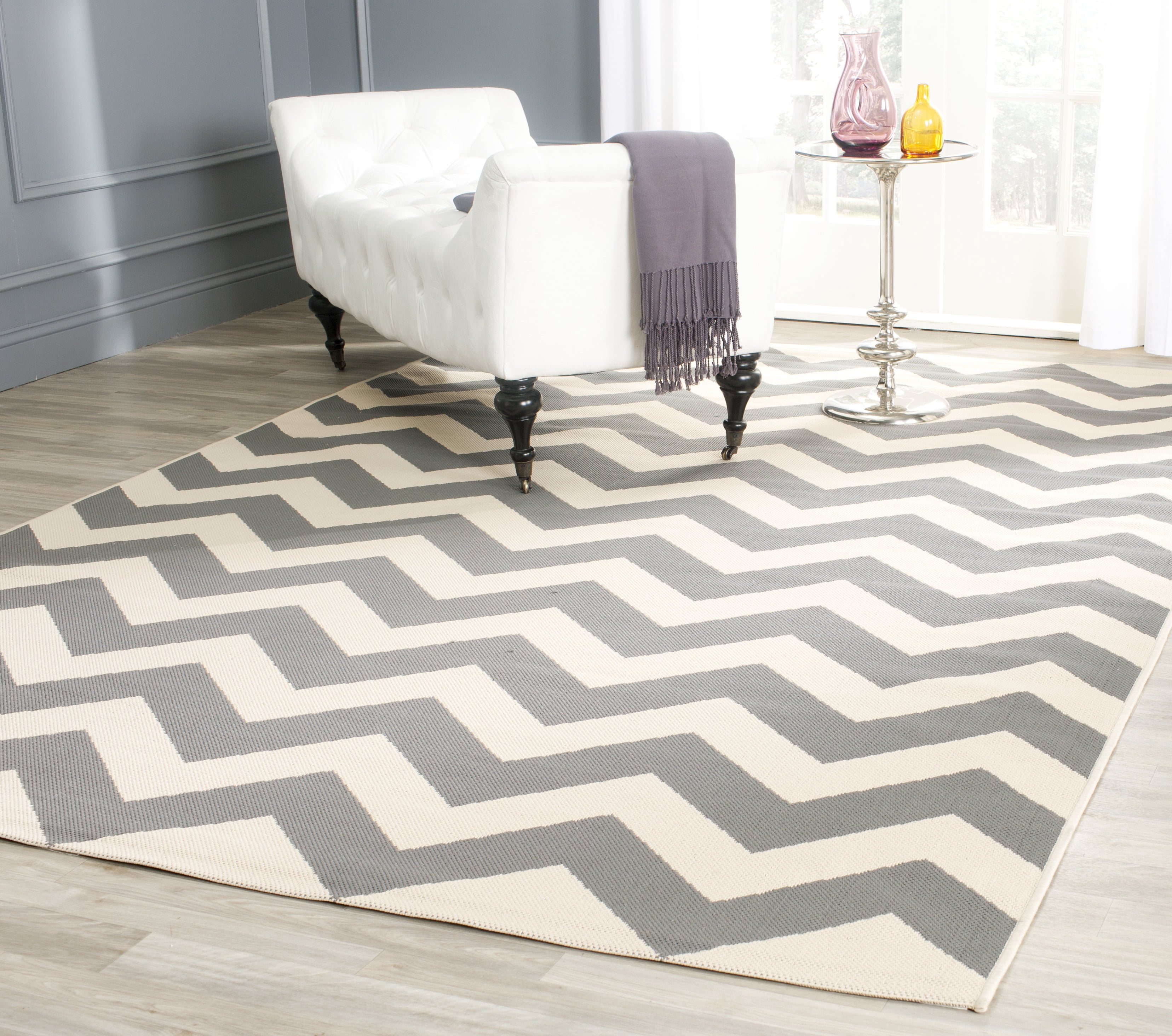Safavieh Courtyard Bailey Chevron Indoor/Outdoor Area Rug, Gray/Beige, 6'7" x 9'6"