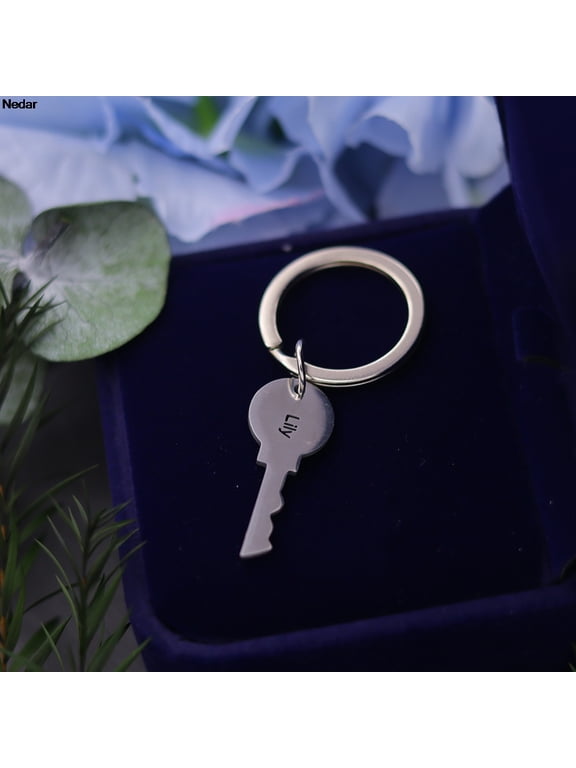 Custom Couples Letters Name Keychain Stainless Steel Key Shaped Engraved Nameplate Keyring Housewarming Gift for Men Women
