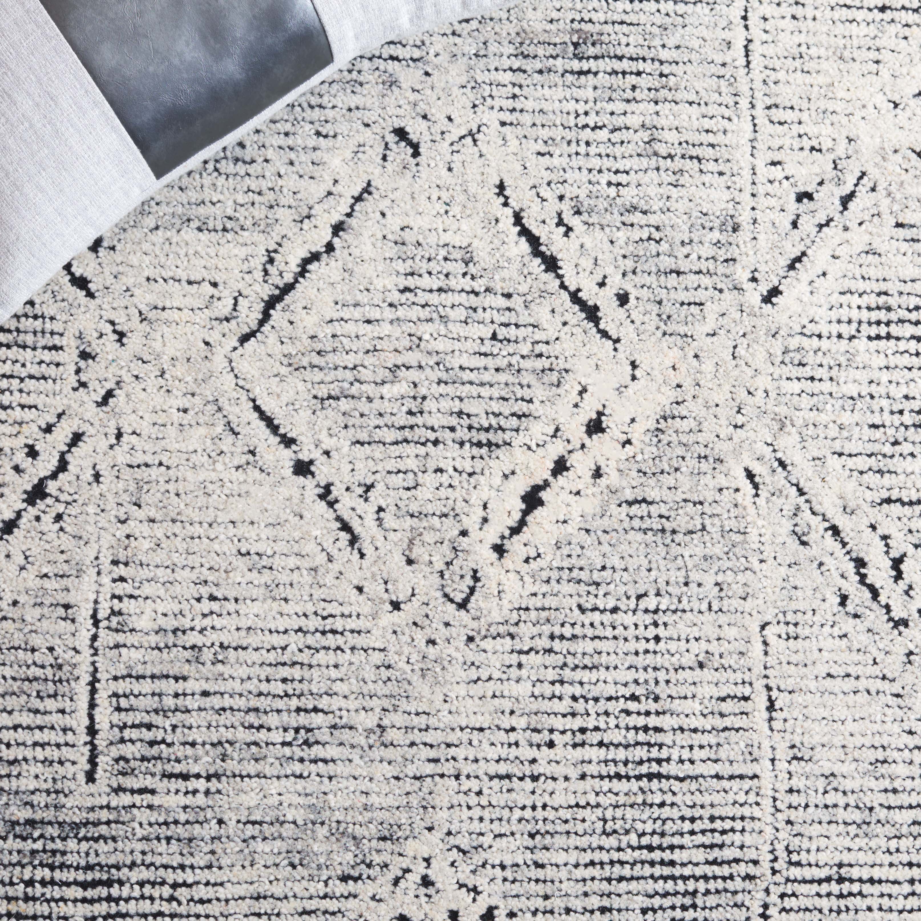 SAFAVIEH Kenya Lorelle Geometric Area Rug, Ivory/Black, 8' x 10'