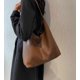 thumbnail image 3 of Bolsas de mano holgadas para mujer, de piel sintética, estilo retro, suaves, de gran capacidad, 2 unidades, 2025, 3 of 4