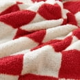 thumbnail image 3 of Manta Coze Cube a cuadros ultrasuave, color rojo navideño, 3 of 8