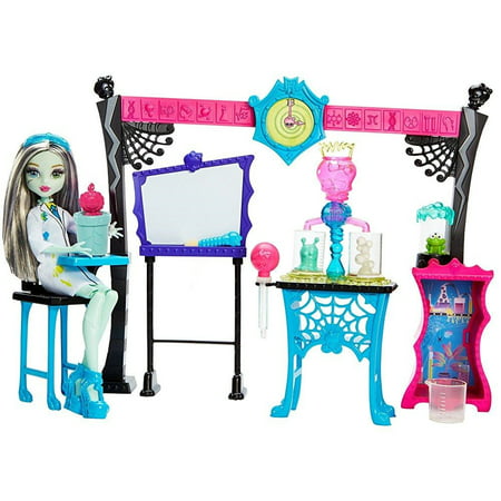Monster High Skulltimate Science Class Playset with Doll