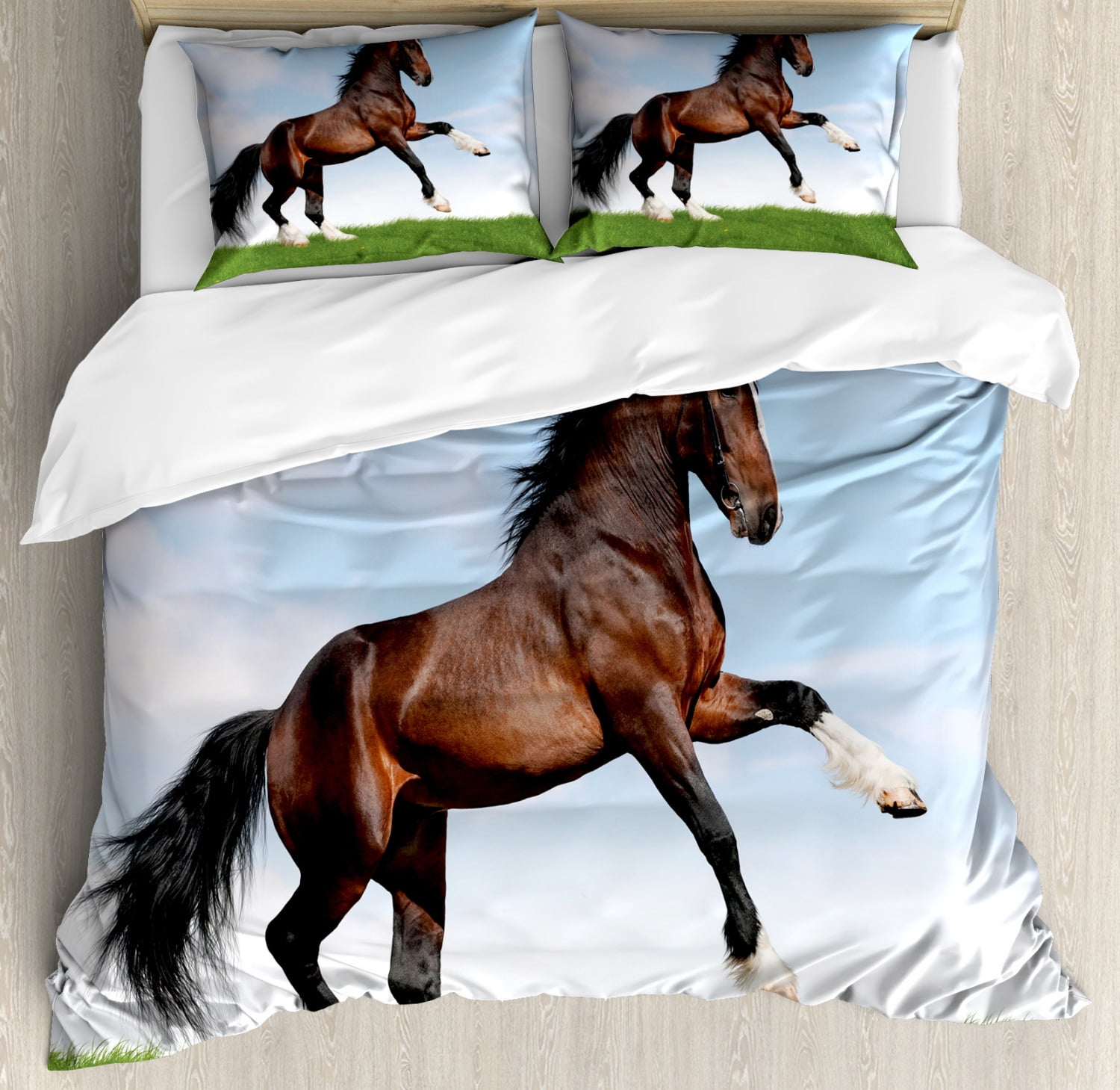 Horses Duvet Cover Set, Bay Horse Pacing on the Grass Energetic Noble