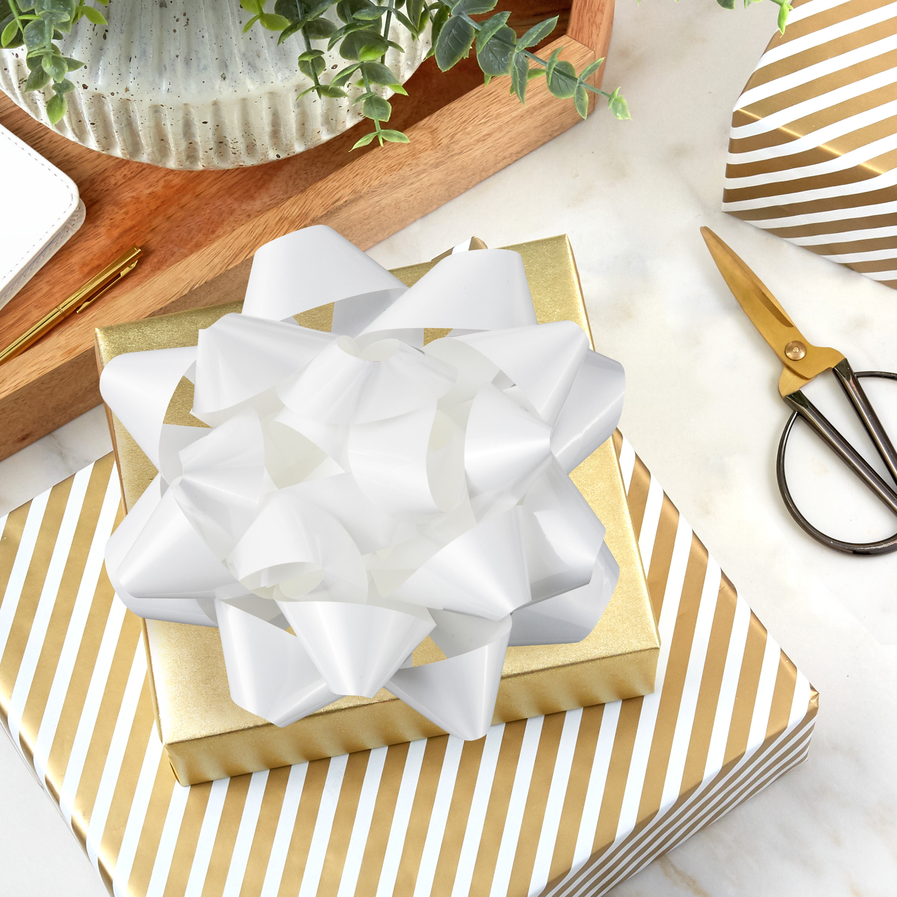 Hallmark Jumbo Gift Bow (Solid White)