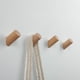 thumbnail image 1 of Gancho para bata de alta resistencia para una artesanía de primera calidad, construcción de madera maciza, gancho de madera moderno para una fácil instalación, percha de pared multiusos (juego de 5), 1 of 5