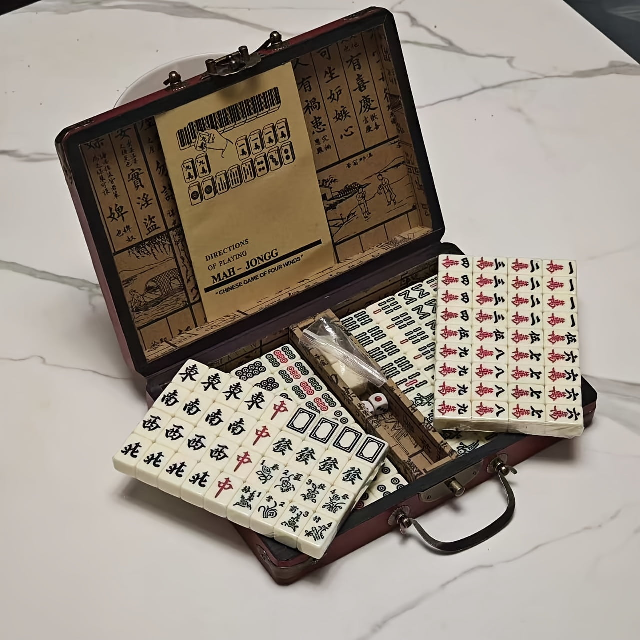 Fanruina Mahjong Set, designed with classic Chinese elements and a compact portable structure