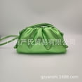 thumbnail image 1 of Bolso cruzado de nube con patrón de cebra a la moda, bolso de mujer de textura suave, bolso de hombro individual con forma de bola de masa para Otoño/Invierno, 1 of 5