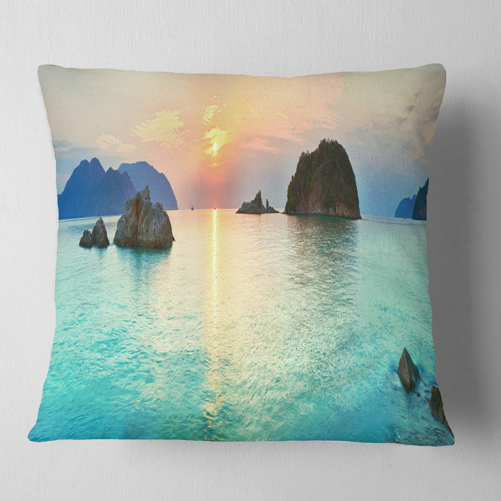 Designart Sunrise Panorama - Photography Throw Pillow - 16x16