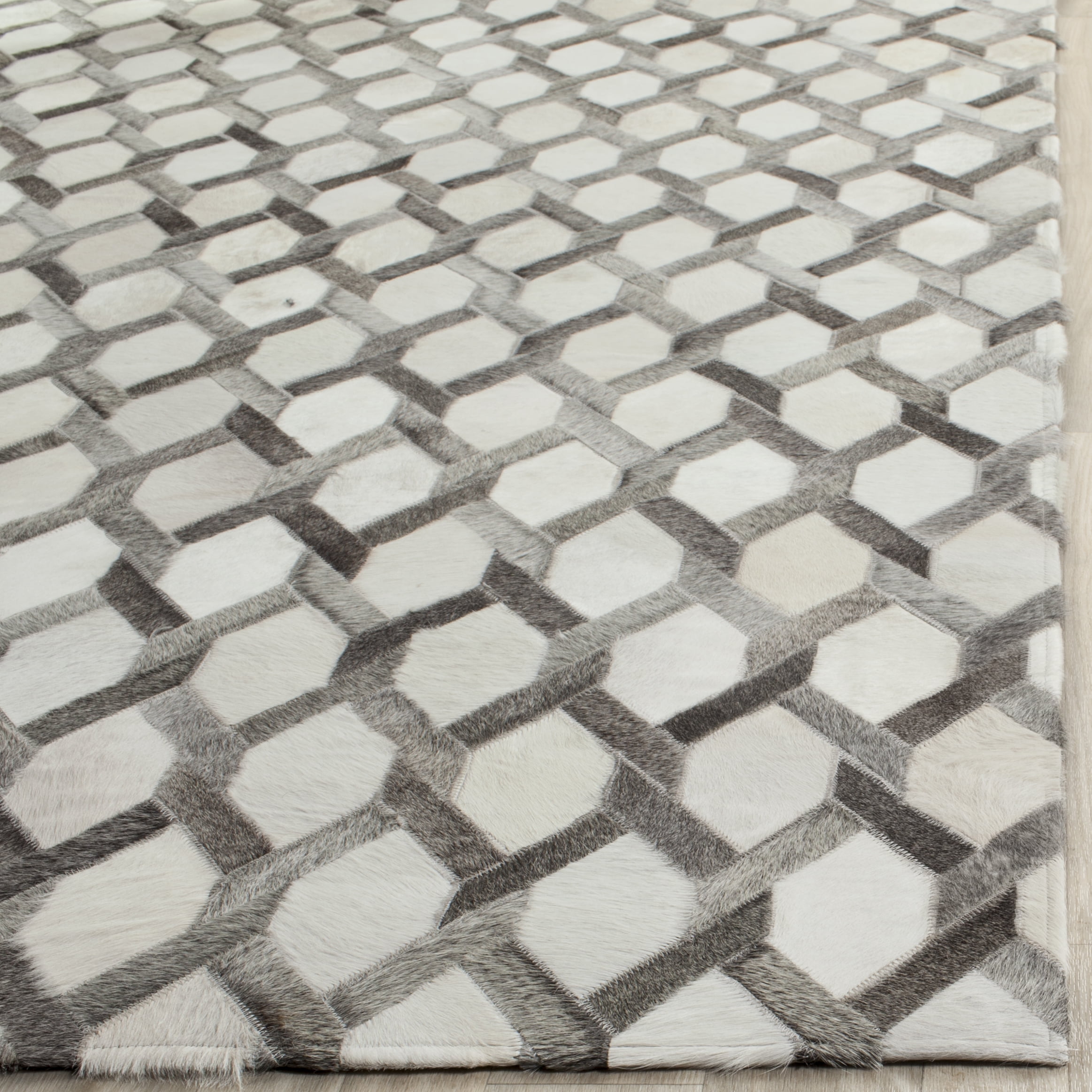 SAFAVIEH Studio Leather Merton Geometric Area Rug, Ivory/Grey, 5' x 8'