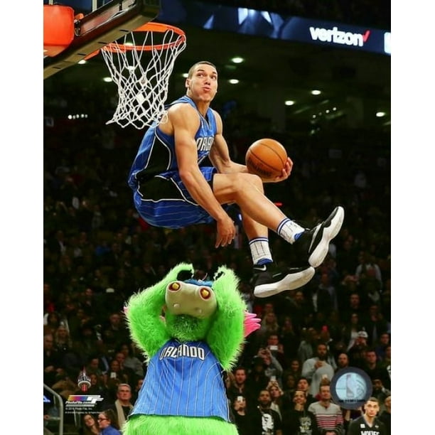 ron Gordon Slam Dunk Contest 16 Nba All Star Game Photo Print Item Varpfsaast103 Walmart Com Walmart Com
