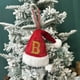 thumbnail image 4 of Adornos personalizados de 26 letras para árbol de Navidad | Decoración colgante de alfabeto DIY | Colgantes festivos con letras rojas y sombrero de Papá Noel | Decoraciones navideñas ligeras y, 4 of 6