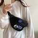 thumbnail image 5 of SNGMN - Bolso bandolera ligero con correa ajustable para hombre y mujer, ideal para viajes, senderismo y running (negro), 5 of 7