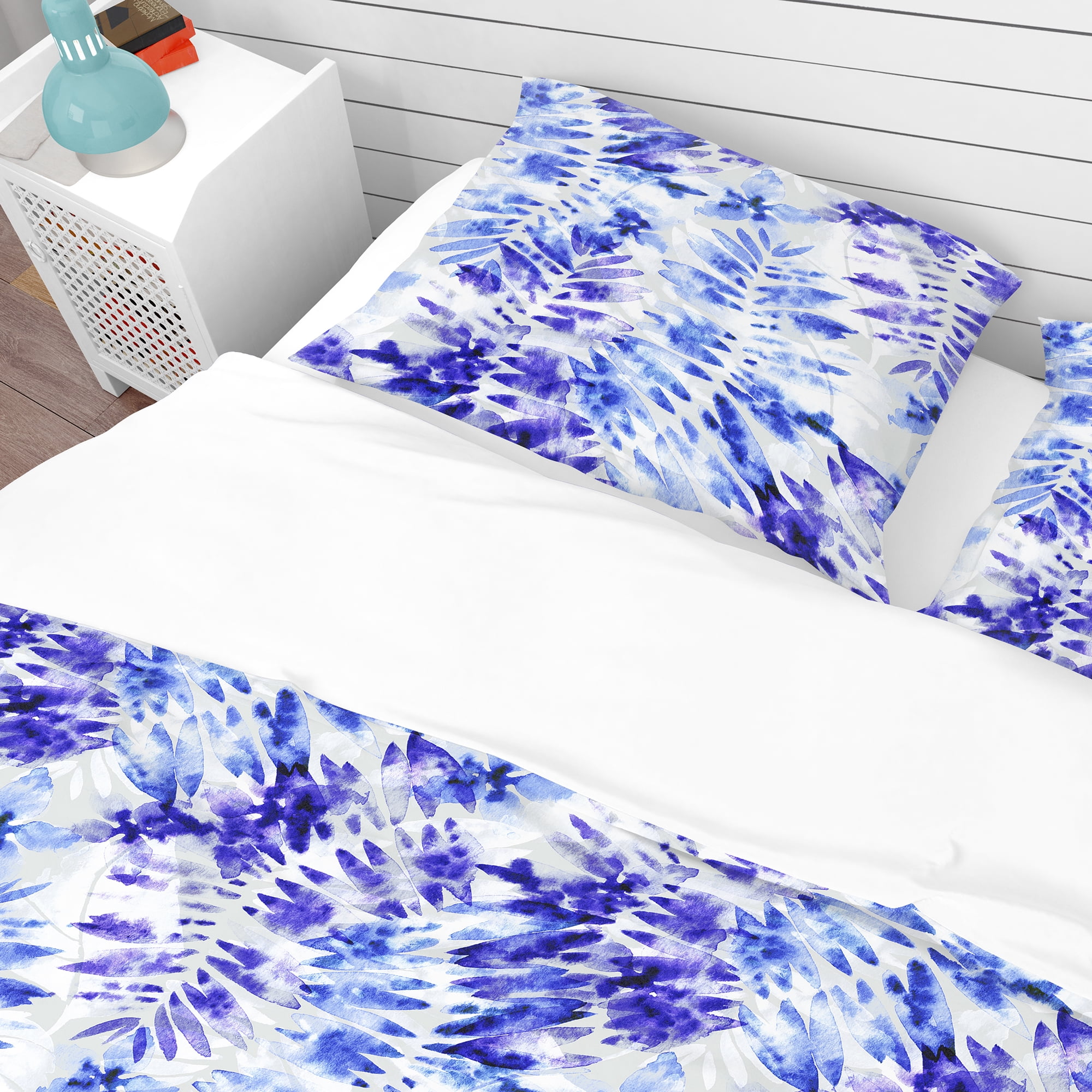 Designart 'Leaves and Flowers Pattern' Tropical Duvet Cover Set