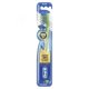 thumbnail image 1 of Cepillo de Dientes Oral-B Pro Health Vitalizer Mediano Paquete de 2, 1 of 1