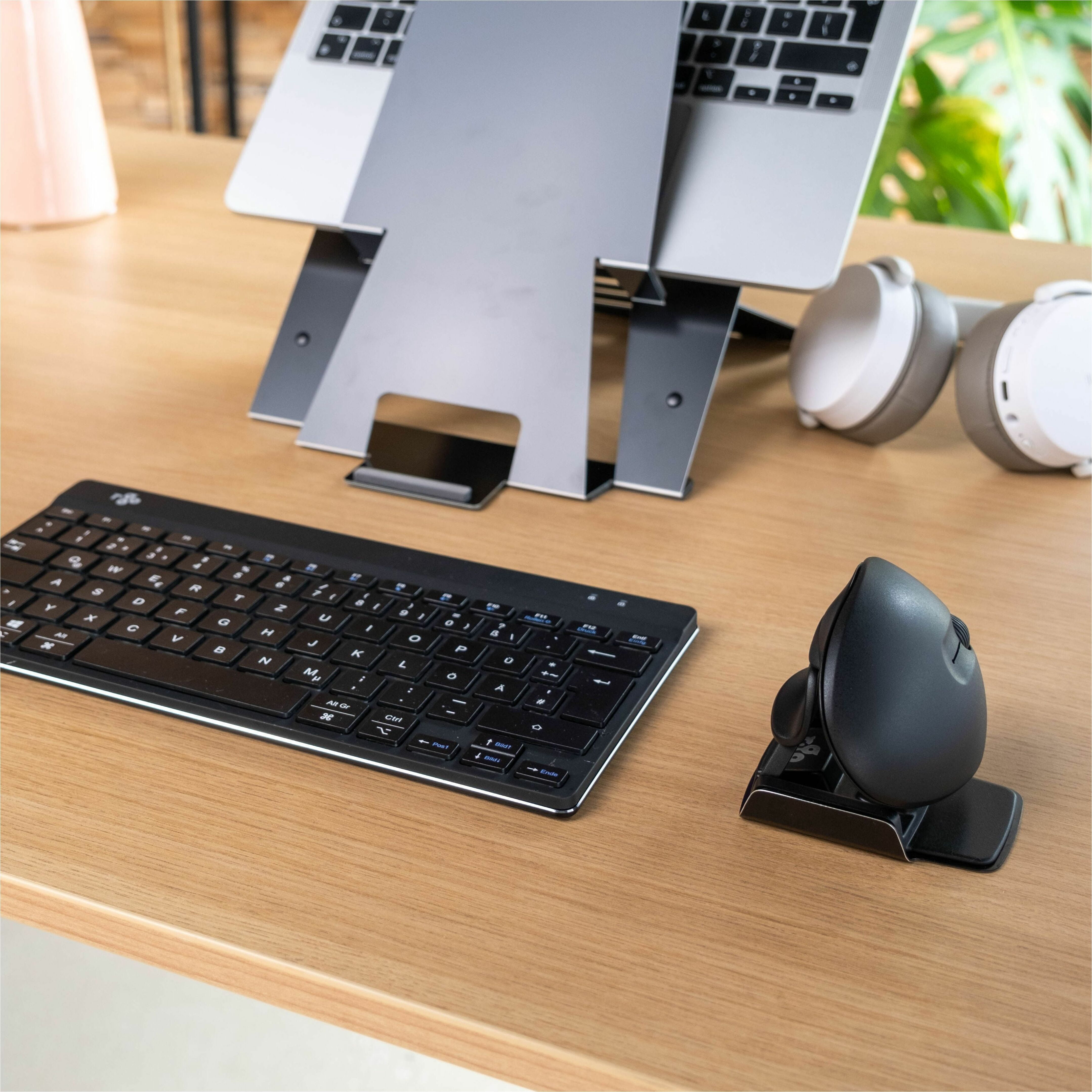 R-Go Twister ergonomic ambidextrous mouse - vertical mouse right & left handed, bluetooth & wired. Foldable, with patented break indicator