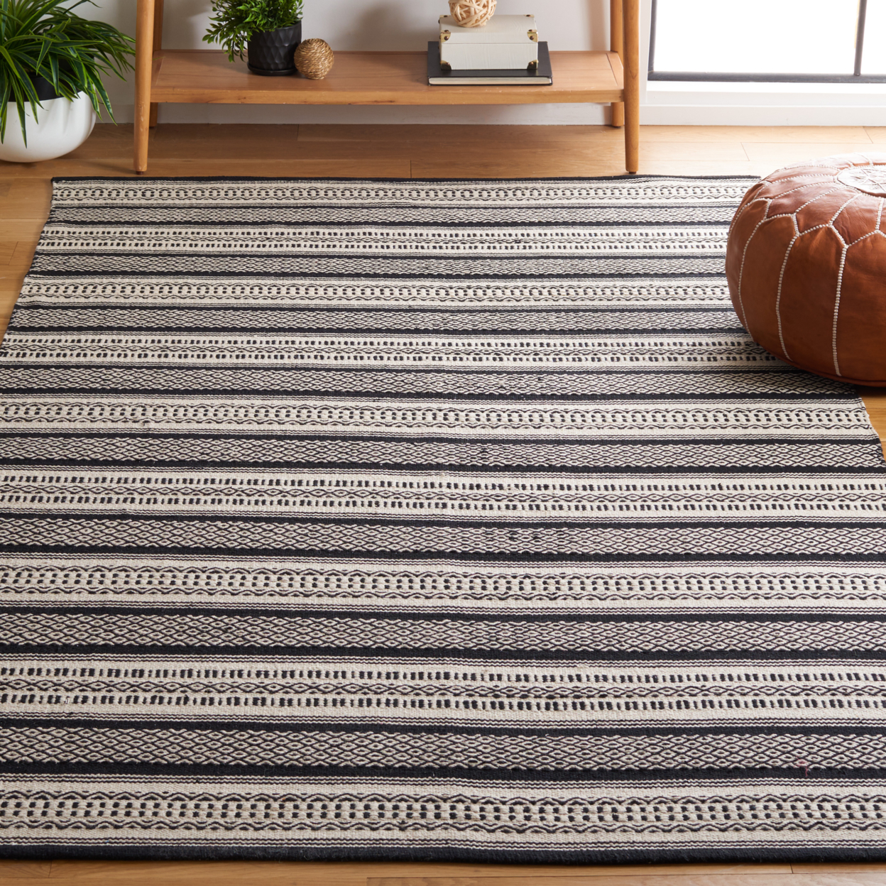 SAFAVIEH Montauk Elizabeth Striped Cotton Area Rug, Black/Ivory, 3' x 5'