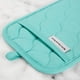 thumbnail image 5 of Juego de 4 guantes acolchados de algodón rizado para horno, soporte para ollas y paños de cocina KitchenAid Aqua Sky, 5 of 9