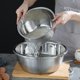 thumbnail image 2 of Cuenco para lavar arroz de acero inoxidable, colador y colador de cocina versátil 3 en 1 con escurridores laterales para arroz, verduras y frutas, juego de 2 piezas, grande, 2 of 4